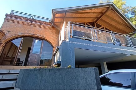VENDO CASA EN BARRIO SAN VICENTE