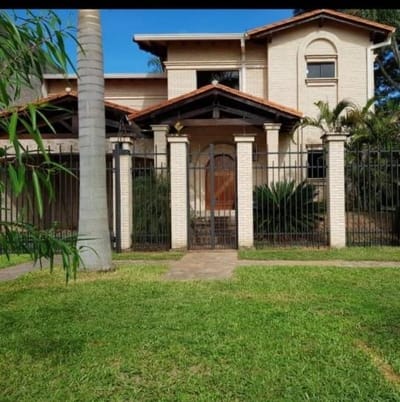 EN VENTA HERMOSA CASA EN LAMBARÉ