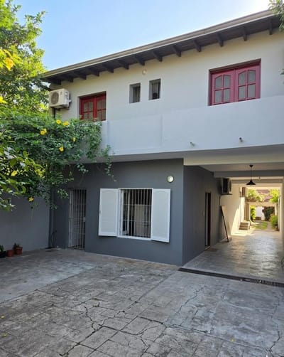 Alquilo amplia casa- Barrio San Roque, zona Colegio Ma. Auxiliadora