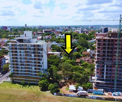 Amplia propiedad a pasos de la costanera