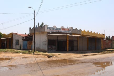 COMERCIO VIVIENDA EN ESQUINA UBICADA EN ZONA SUR BARRIO FORTALEZA