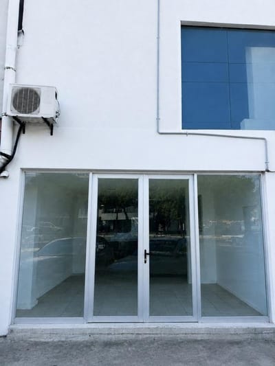 En alquiler Locales comerciales  zona norte av. Cristobal de Mendoza