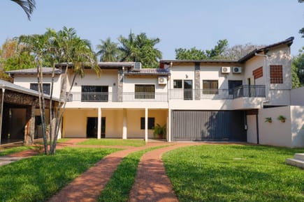 Casa para uso comercial o vivienda de 2.100 m² San lorenzo (z/ shopping pinedo)