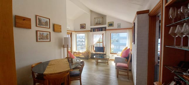 Apartamento En Península Con Balcones, Muy Iluminado