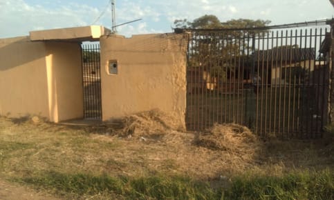 CASA EN VENTA EN ZONA ESTE 8vo Anillo