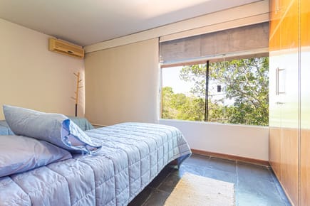 RESIDENCIA EN VENTA CON VISTA AL LAGO YPACARAÍ - SAN BERNARDINO