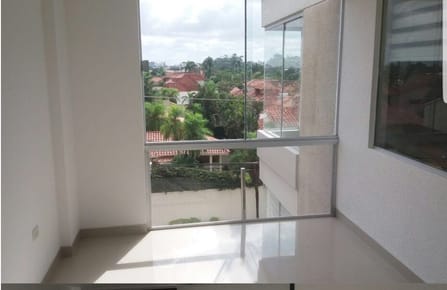 En alquiler confortable departamento en edificio Monte verde