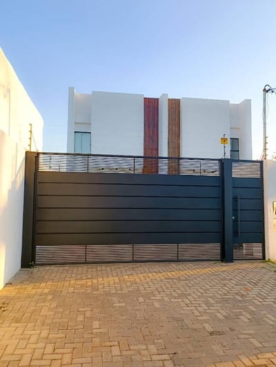 VENDO CASA DÚPLEX AMOBLADO Y EQUIPADO DÚPLEX EN LUQUE B° LOMA MERLO