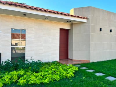 CASA ACOGEDORA EN CONDOMINIO LOS TAJIBOS 