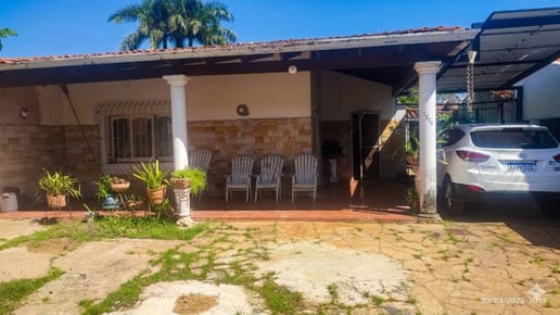 En venta terreno con construccion en Barrio San Jorege ex Ycua Sati