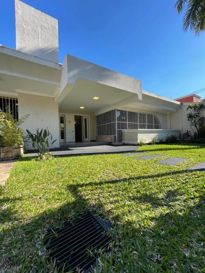 ALQUILO AMPLIA RESIDENCIA EN BARRIO RECOLETA