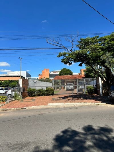 ALQUILO CASA PARA OFICINA O VIVIENDA DETRAS DEL SH. MULTIPLAZA