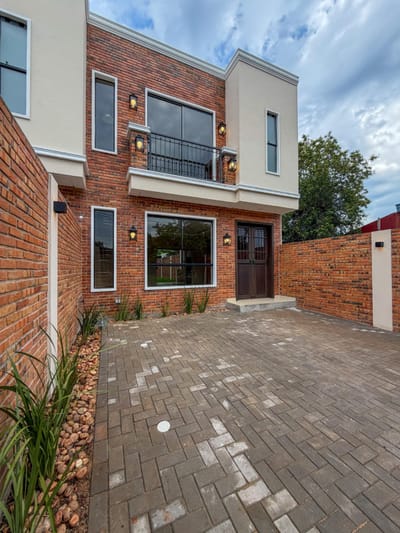 Vendo Amplio y Cómodo Dúplex en Luque, Zona Loma Merlo 