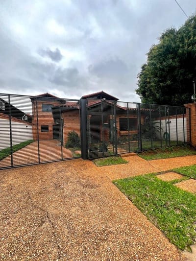 AMPLIA RESIDENIA EN ALQUILER EN LAS LOMAS - ID 29751