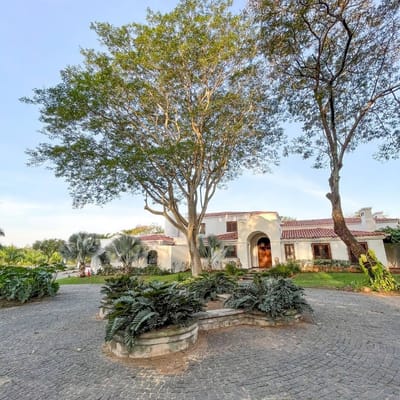 VENDO EXCLUSIVA RESIDENCIA DE LUJO EN SURUBI’Í