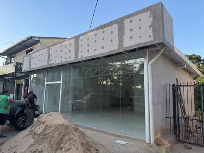 ¡ALQUILO SALON COMERCIAL Frente a la Iglesia Trinidad!
