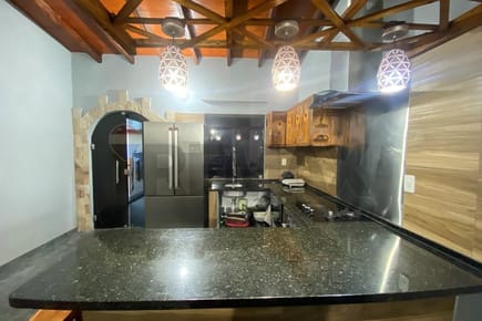 AMPLIA RESIDENCIA + DEPTO INDEPENDIENTE - LAMBARÉ