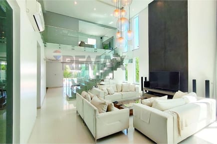 IMPONENTE CASA AMOBLADA ZONA YACHT
