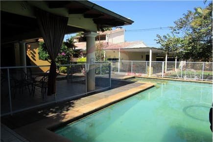 Casa de 5 Dormitorios con Piscina y Amplio Patio en Luque Palma Loma 