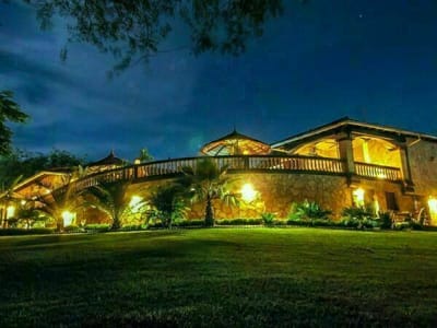  En Venta Casa de Lujo de 3.307 m2, en Lambaré ZONA YACHT Y GOLF CLUB