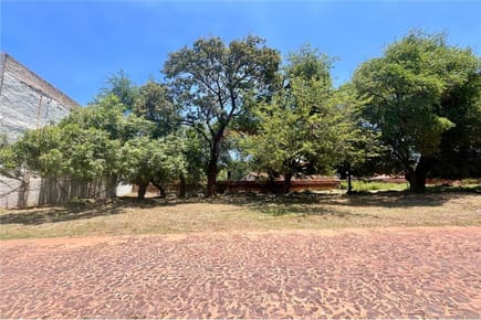 VENDO AMPLIO TERRENO EN LAMBARE ZONA JARDIN DE LA PAZ Y YACHT
