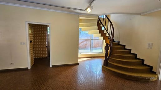 Oportunidad en alquiler: Residencia en Villa Morra Ideal para Oficina  o