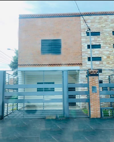En alquíler dúplex zona Primer Presidente 