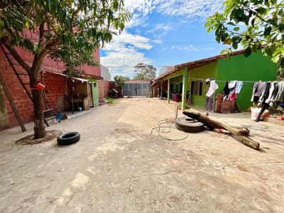 Casa Amplia con Tienda Comercial y Espacios para Generar Ingresos