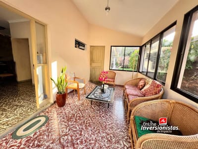 CASA EN VENTA A PRECIO DE TERRENO EN URBARI