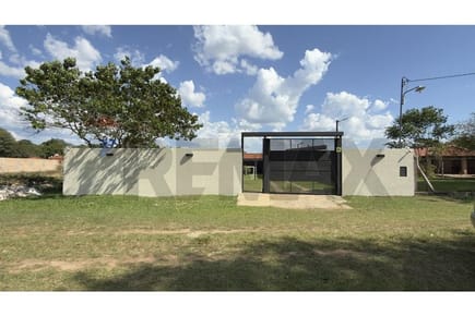 San Bernardino: Moderna Casa con Piscina y Quincho