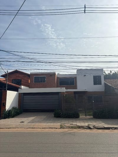 VENDO CASA EN LUQUE ZONA CIT 