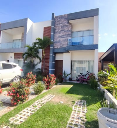 CASA EN VENTA ZONA NORTE CON PISCINA