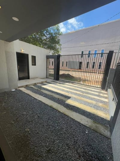 VENDO DUPLEX  EN LAMBARE
