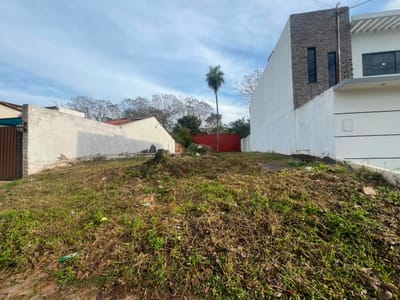 Terreno en venta en zona Av. del Yacht