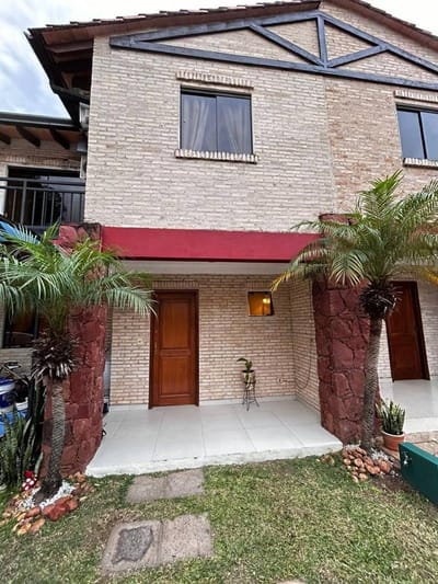 VENDO DUPLEX AMOBLADO EN LAMBARÉ