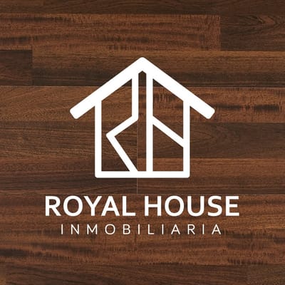 VENTA DE BONITA CASA EN EL DPTO DE IQUITOS,  ZONA TRANQUILA 3 PISOS  BUEN LUGAR