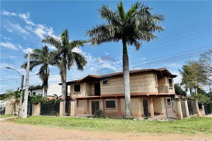 CASA EN ESQUINA – BARRIO SAN ANTONIO - LAMBARÉ