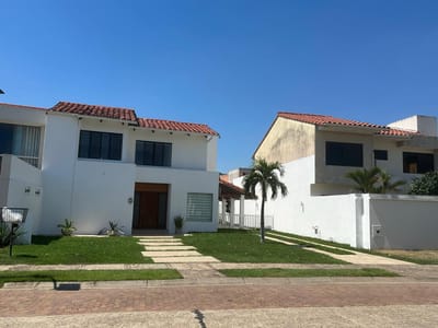 CASA EN ALQUILER EN URBANIZACION LA HACIENDA 1
