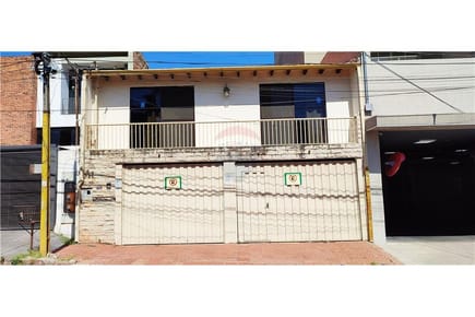 Casa de 3 dormitorios con Patio y 2 cocheras