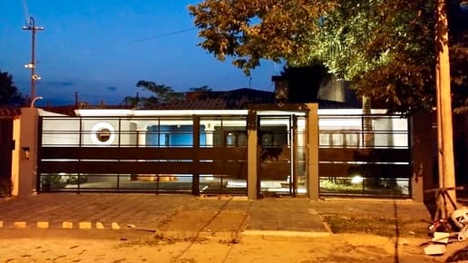 En venta amplia residencia zona UCA