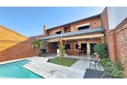 Vendo casa de 4 habitaciones con Piscina en Asunción Barrio Pinoza 