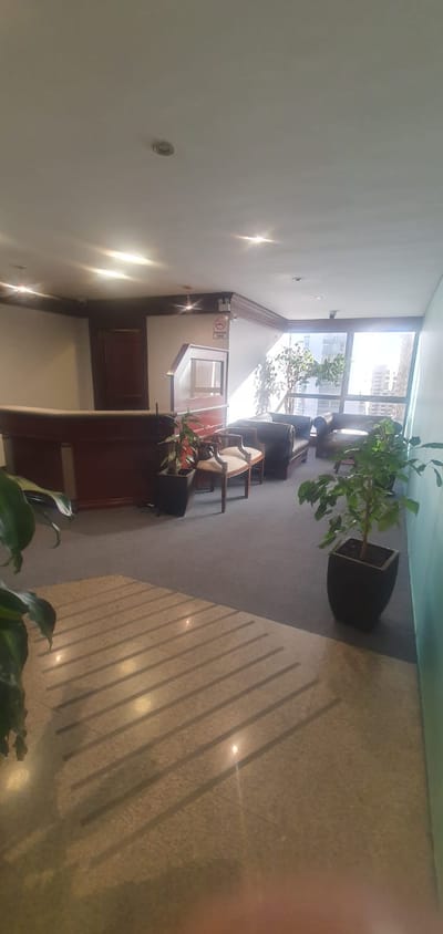 Oficina en alquiler con o sin muebles en la Avenida Arce