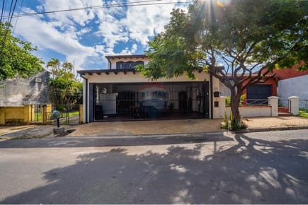 Casa en Venta - Sajonia, Asunción, Paraguay