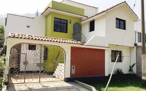 VENDO CASA 2 PISOS CONDOMINIO PRIVADO LOS GIRASOLES - CHOSICA