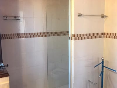 ALQUILO DUPLEX EN BARRIO SANTA ANA CON AMPLIOS ESPACIOS