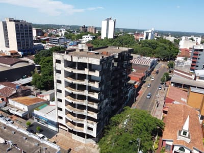 VENDO Edificio a terminar en pleno centro de Encarnación