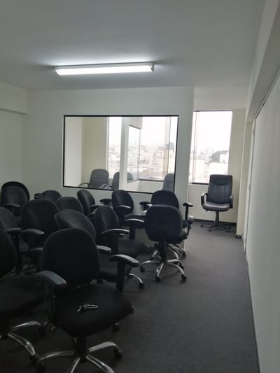 ALQUILO OFICINA 5to PISO AV SAN LUIS 32m  2 AMBIENTES  1BAÑO
