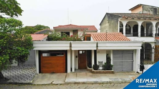 CASA COMERCIAL EN VENTA CALLE CHARCAS (1ER Y 2DO ANILLO)