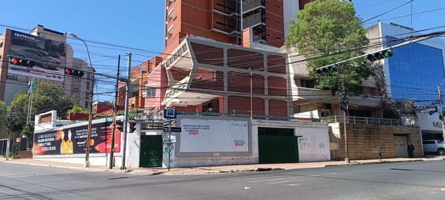 CASA PARA OFICINA SOBRE AV. ESPAÑA Y PERÚ 