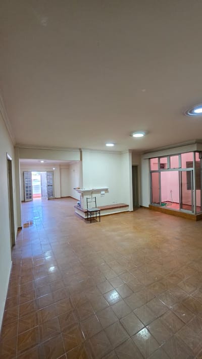 Vendo Edificio en Los Laureles | Renta Superior a USD 3.500 | USD 480.000
